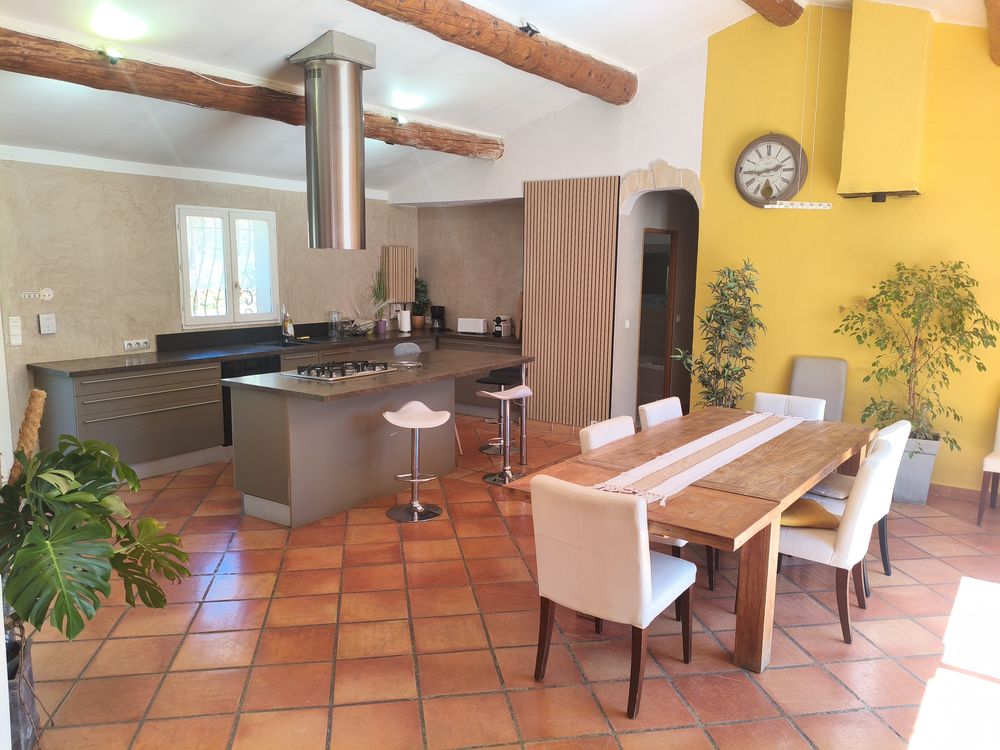 Mas provençal à 1 km du village