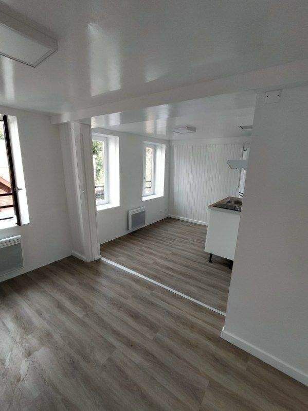 Studio 19m2. Proximité immédiate des facultés, citadelle.