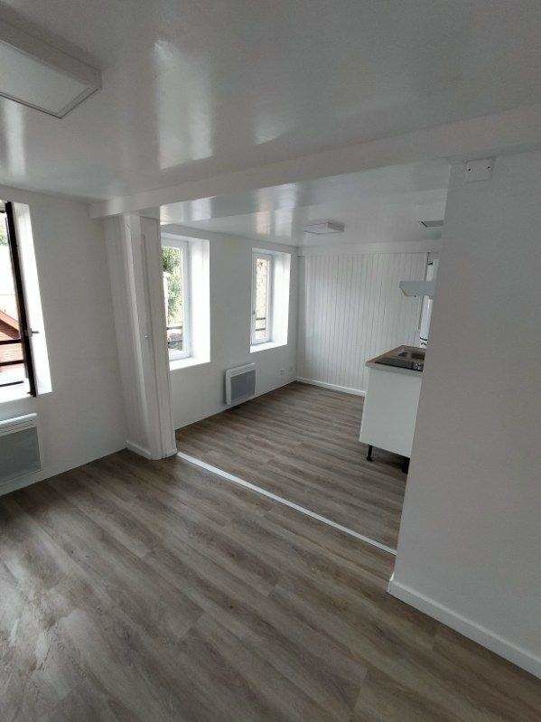 Studio 19m2. Proximité immédiate des facultés, citadelle.