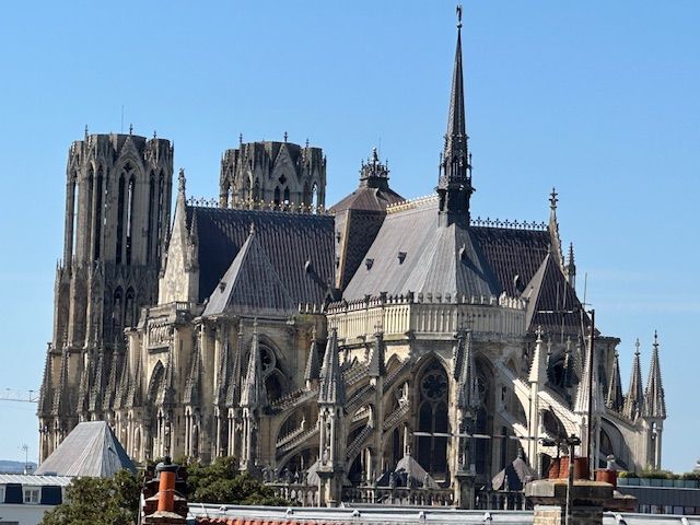Reims Cathédrale F1 neuf avec vue sur la Cathédrale