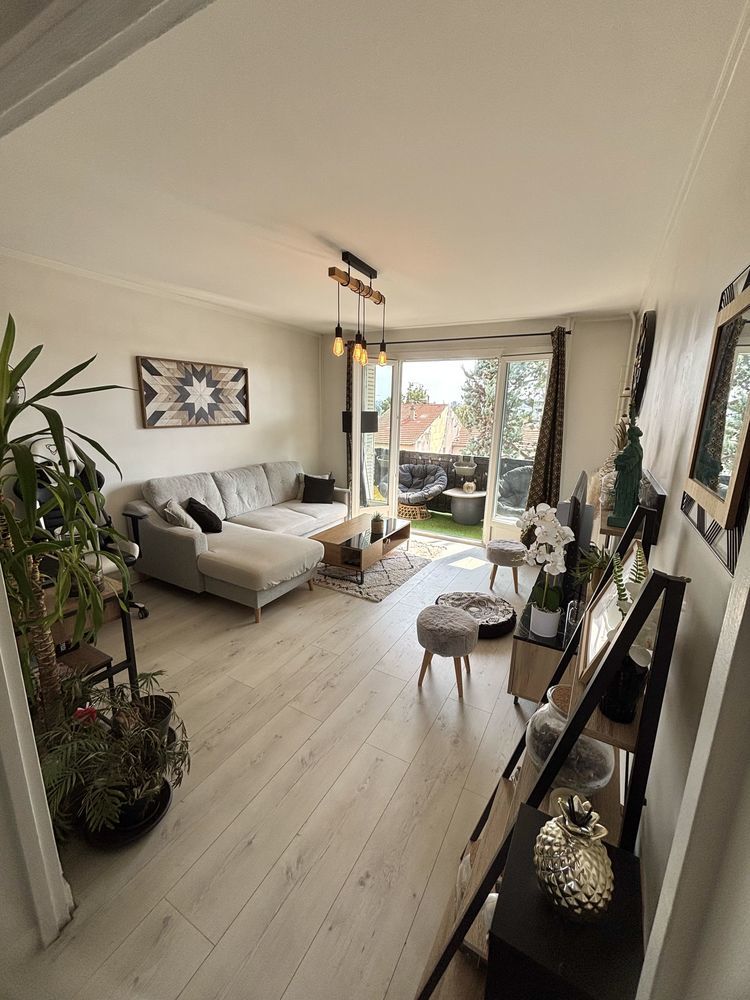 T2 TRAVERSANT ET LUMINEUX AVEC 2 BALCONS, PARKING SOUTERRAIN ET CAVE €" LES PAVILLONS-SOUS-BOIS 149 000 € €" 50 m² €" 3e étage