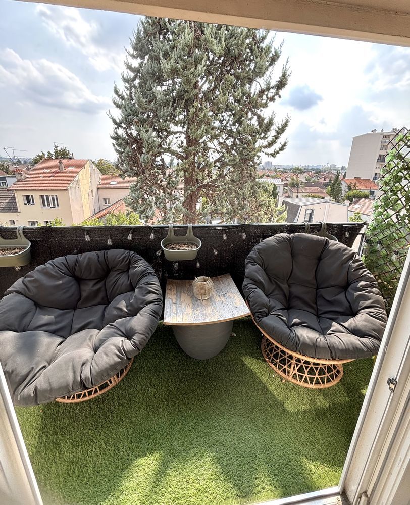 T2 TRAVERSANT ET LUMINEUX AVEC 2 BALCONS, PARKING SOUTERRAIN ET CAVE €" LES PAVILLONS-SOUS-BOIS 149 000 € €" 50 m² €" 3e étage