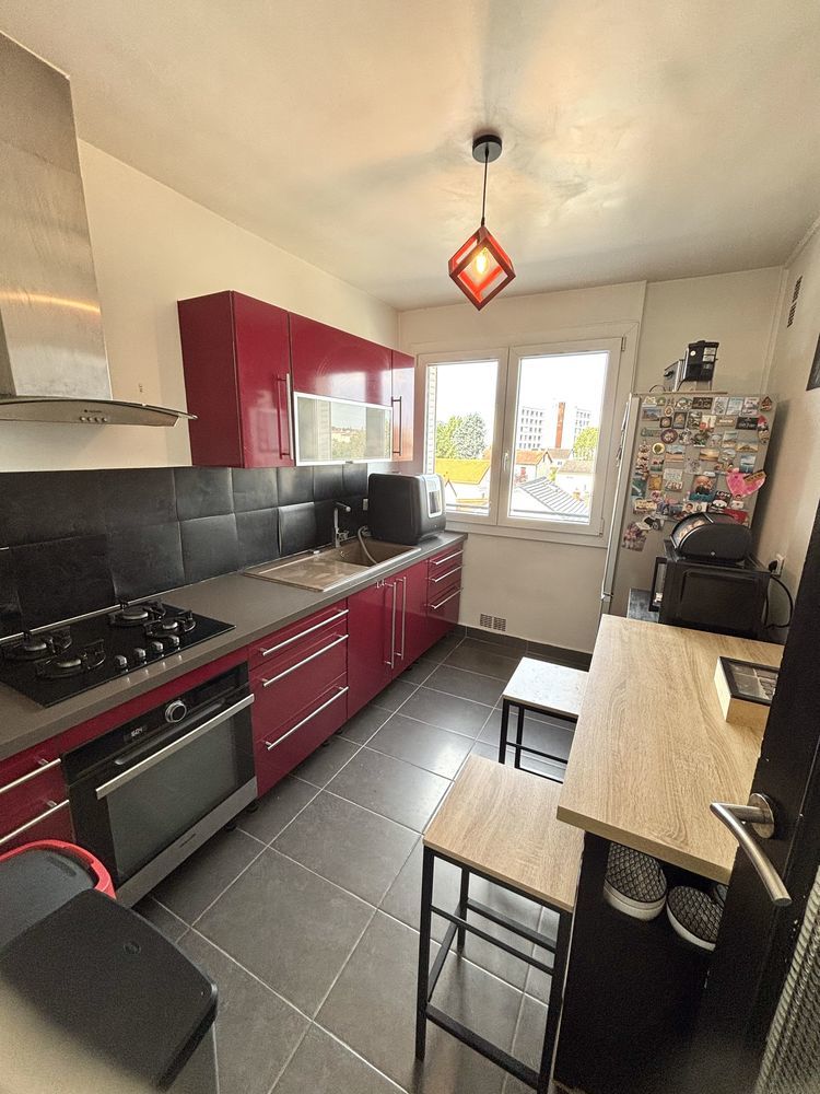 T2 TRAVERSANT ET LUMINEUX AVEC 2 BALCONS, PARKING SOUTERRAIN ET CAVE €" LES PAVILLONS-SOUS-BOIS 149 000 € €" 50 m² €" 3e étage