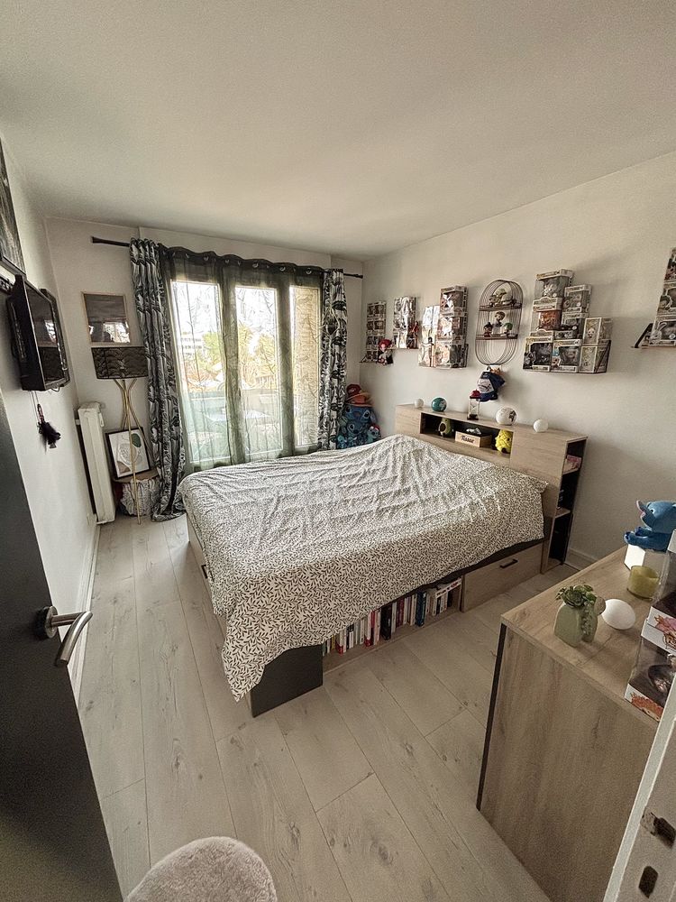 T2 TRAVERSANT ET LUMINEUX AVEC 2 BALCONS, PARKING SOUTERRAIN ET CAVE €" LES PAVILLONS-SOUS-BOIS 149 000 € €" 50 m² €" 3e étage