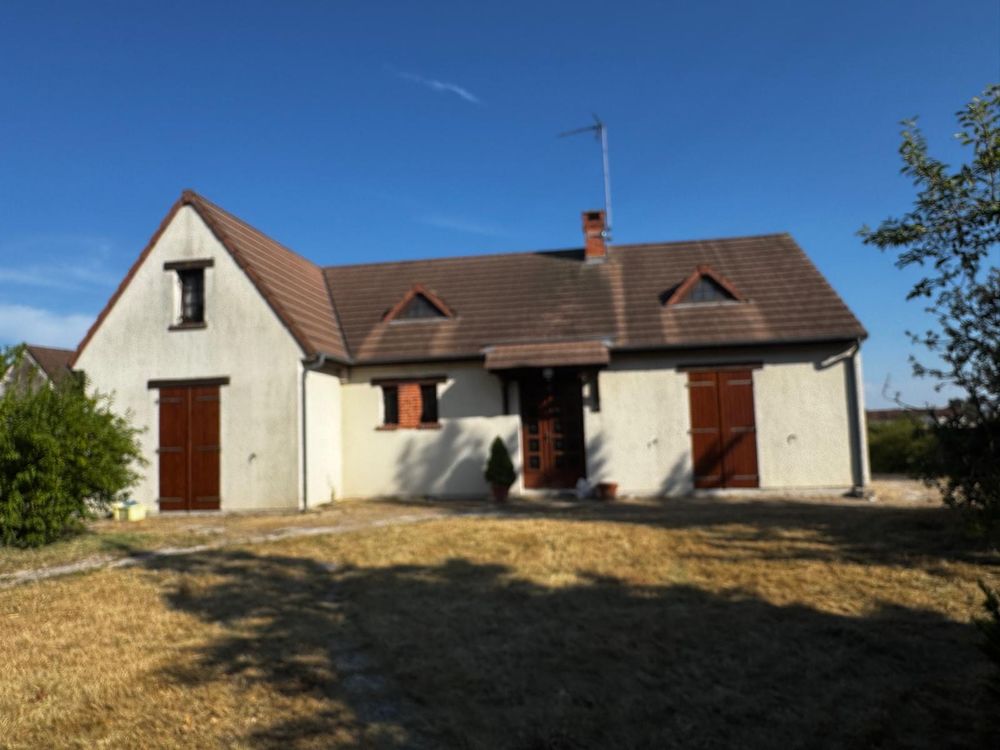 INGRÉ Maison 3 chambres, sous-sol complet, terrain 2 200 m