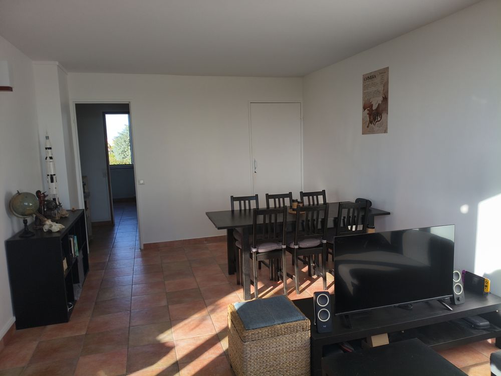BRON - LES ESSARTS | T4 traversant 76m²