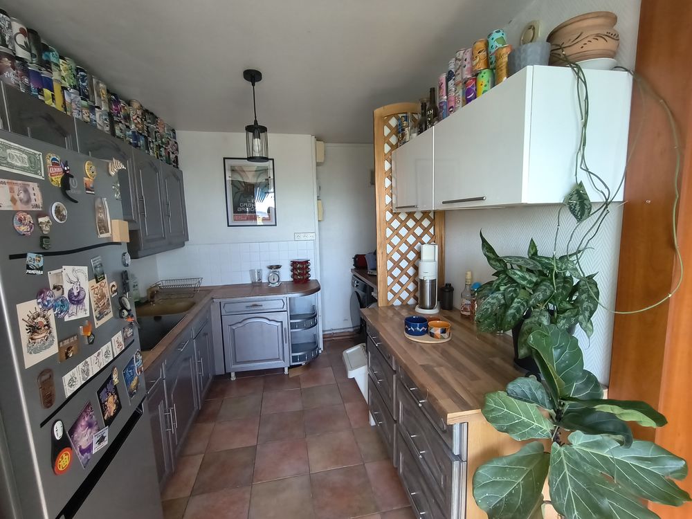 BRON - LES ESSARTS | T4 traversant 76m²