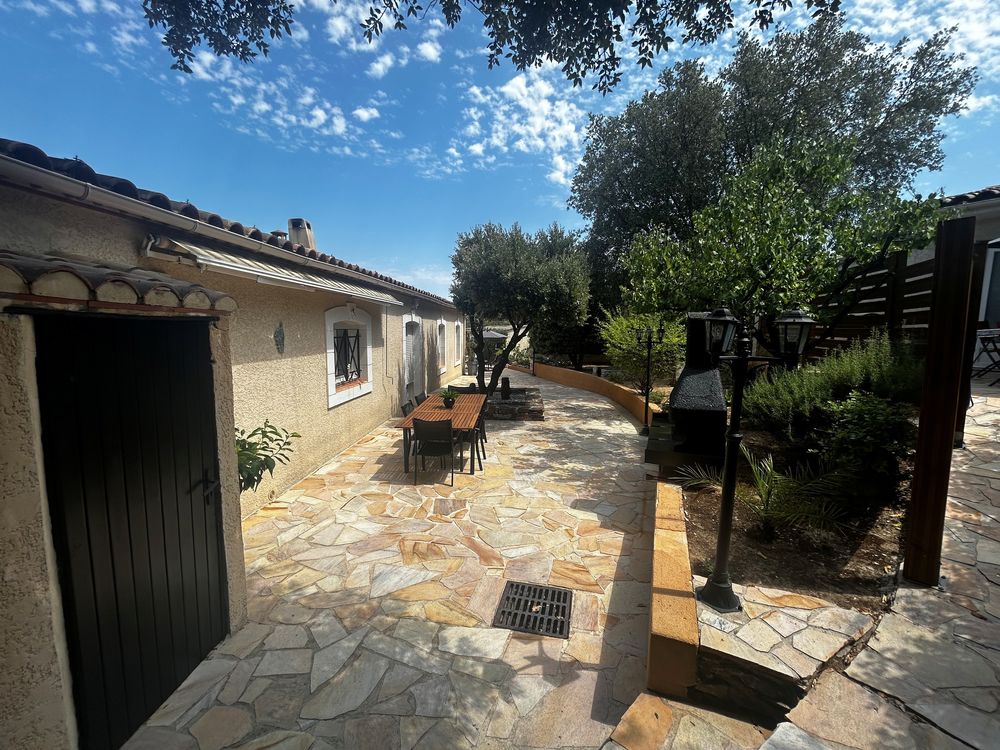 PROPRIETE AVEC PISCINE/DEPENDANCE ENTRE NIMES ET MONPELLIER