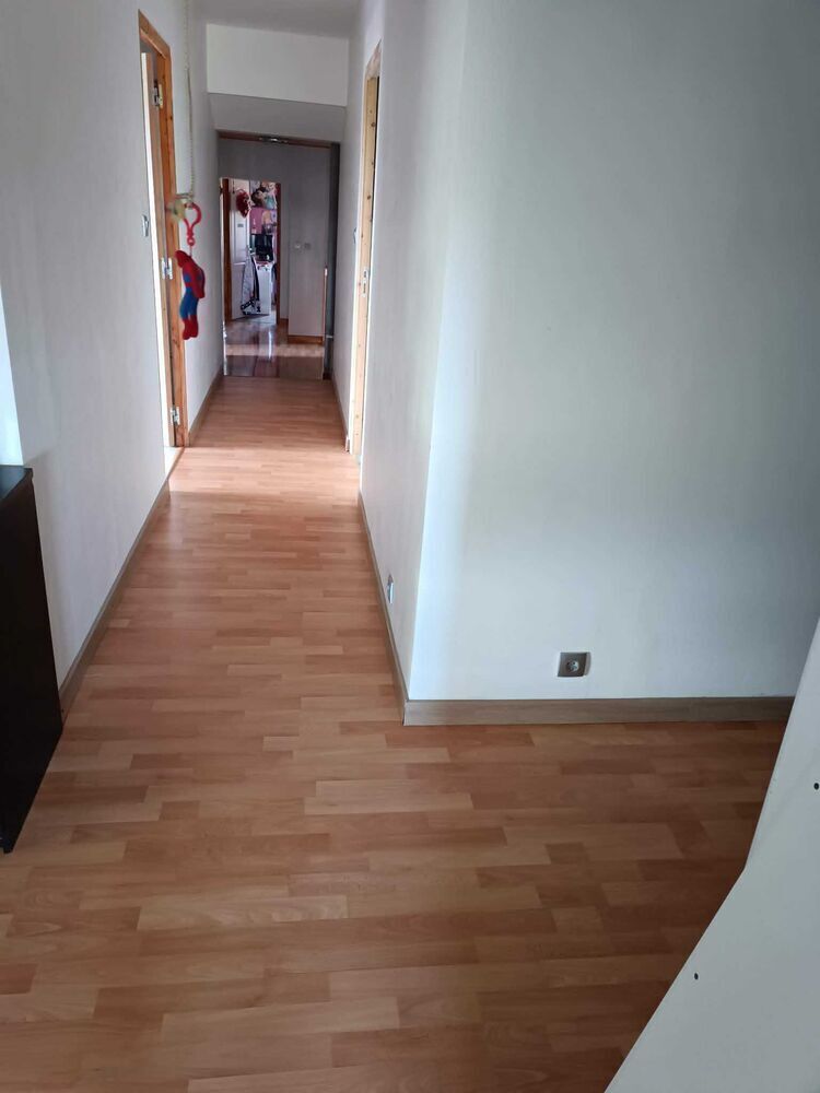 : Corps de ferme 225 m² €" Départ impératif de la région