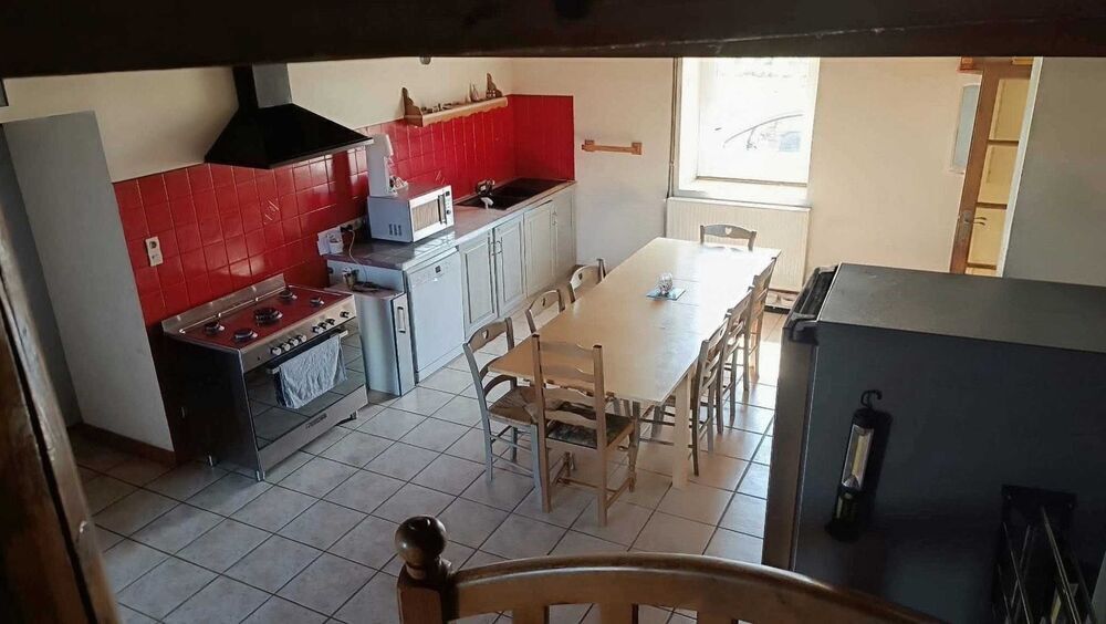 : Corps de ferme 225 m² €" Départ impératif de la région
