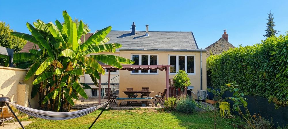 Maison avec sous-sol total, jardin plein sud; climatisation