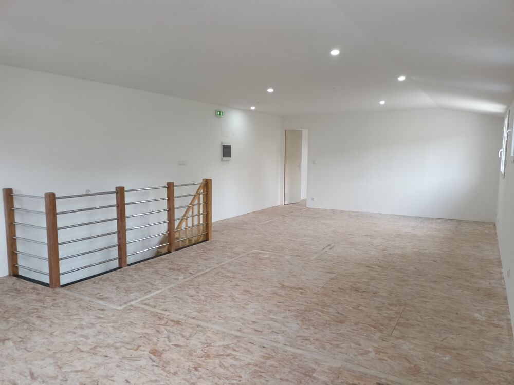 Entrepôt / Bureaux / Atelier- St Georges de Luzençon