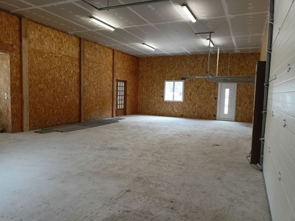 Entrepôt / Bureaux / Atelier- St Georges de Luzençon