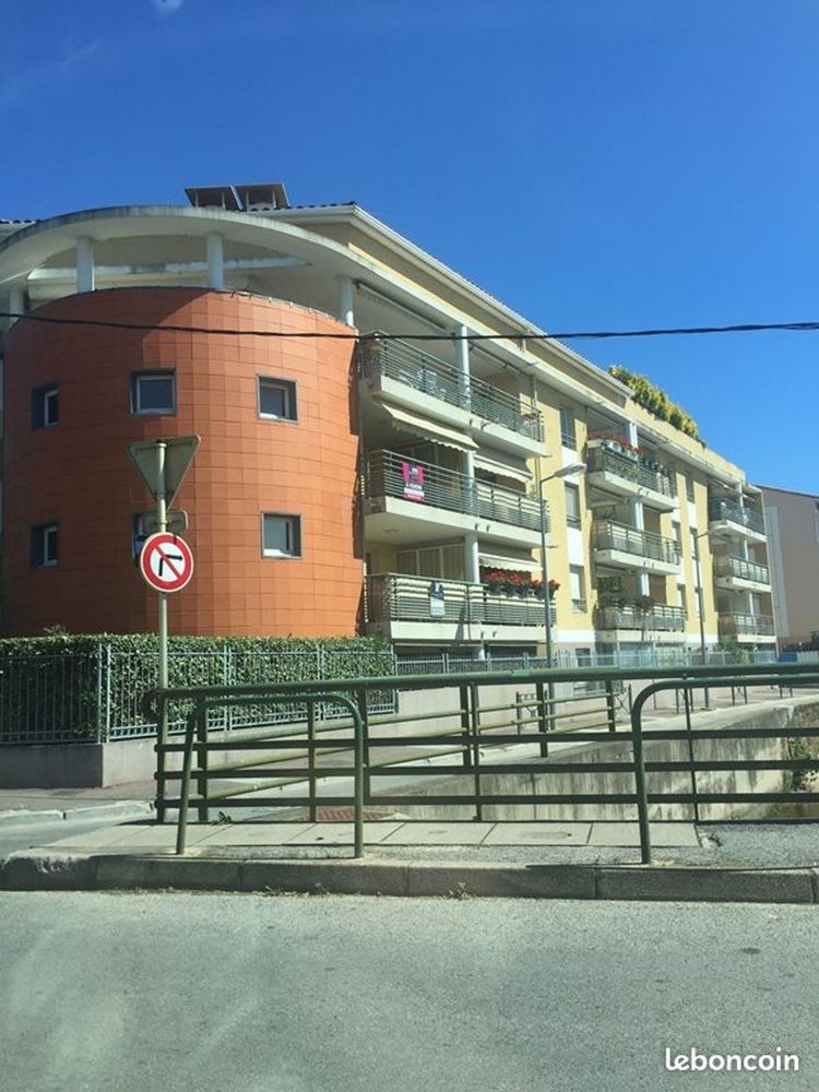 PARTICULIER OU BEL APARTEMENT DE 53 M² SPACIEUX
