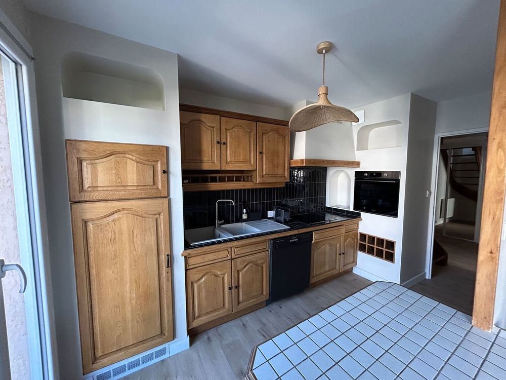 Appartement meublé rénové ? 3 chambres et 2 salles de bain