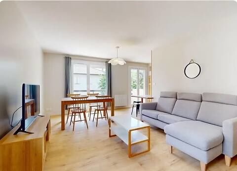 Appartement meublé rénové ? 3 chambres et 2 salles de bain