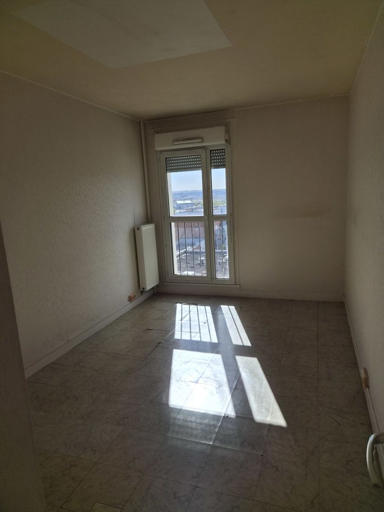 Bonjour 1 chambre non meublée dans grand F3