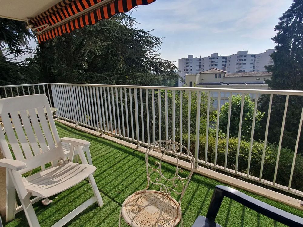 Appartement T4 à 5 mn du métro - Résidence le camelia