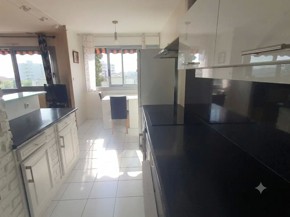 Appartement T4 à 5 mn du métro - Résidence le camelia