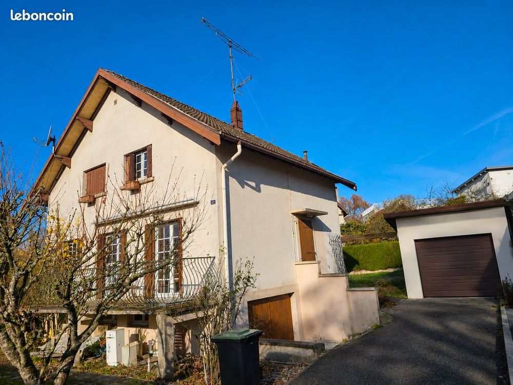 Maison face au lac