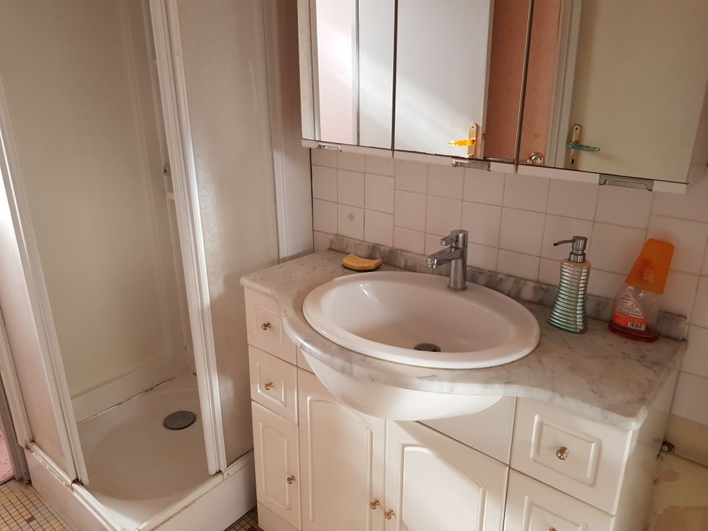 250€ TCC à 8 kms de TOURS chambre meublée de 18m2