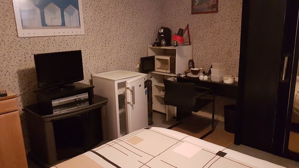 250€ TCC à 8 kms de TOURS chambre meublée de 18m2