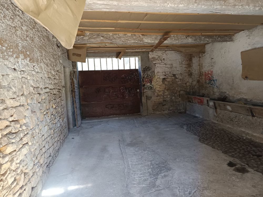 Grange / entrepôt de stockage