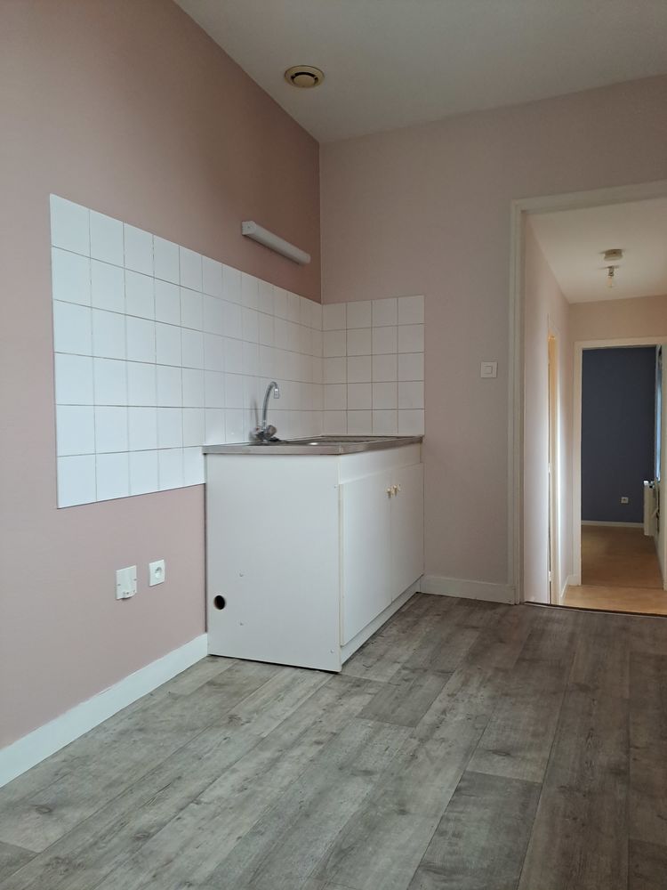 Ancenis centre ville , T2 avec grande cour privée