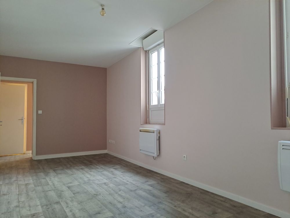 Ancenis centre ville , T2 avec grande cour privée
