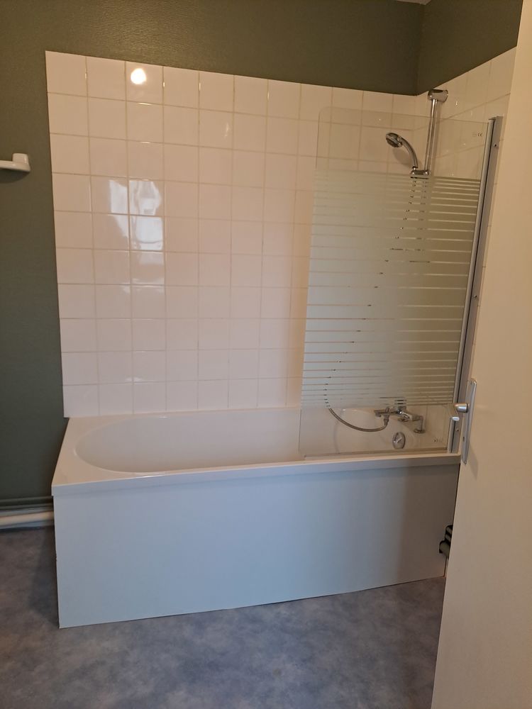 Ancenis centre ville , T2 avec grande cour privée
