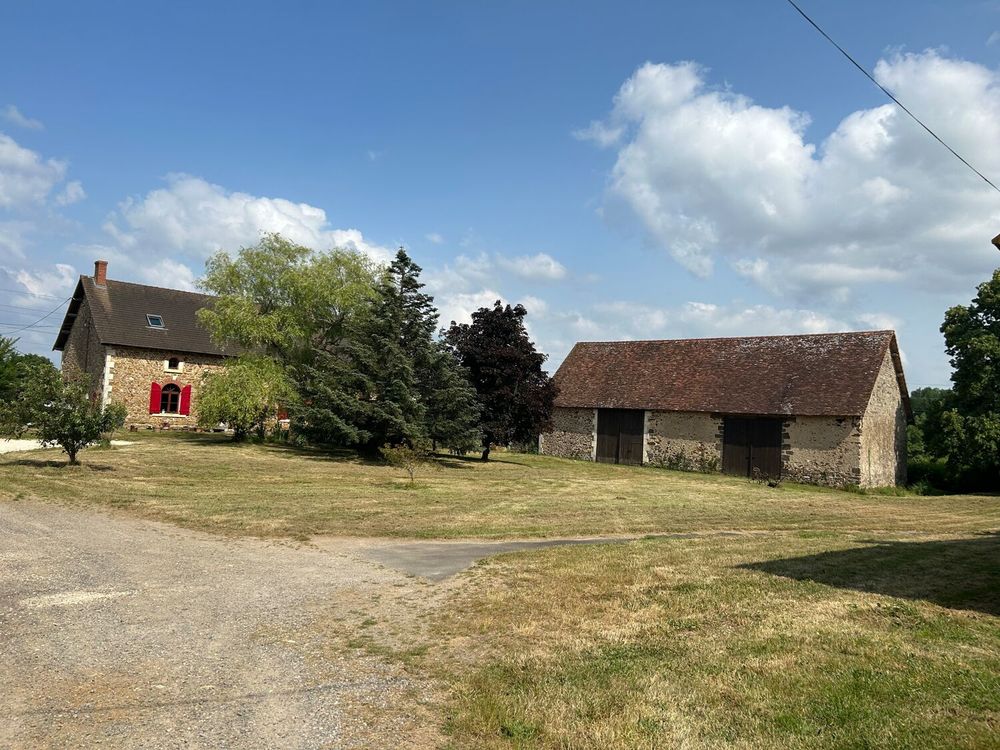 PROPRIETE maison 300m2 + 800m2 dépendances