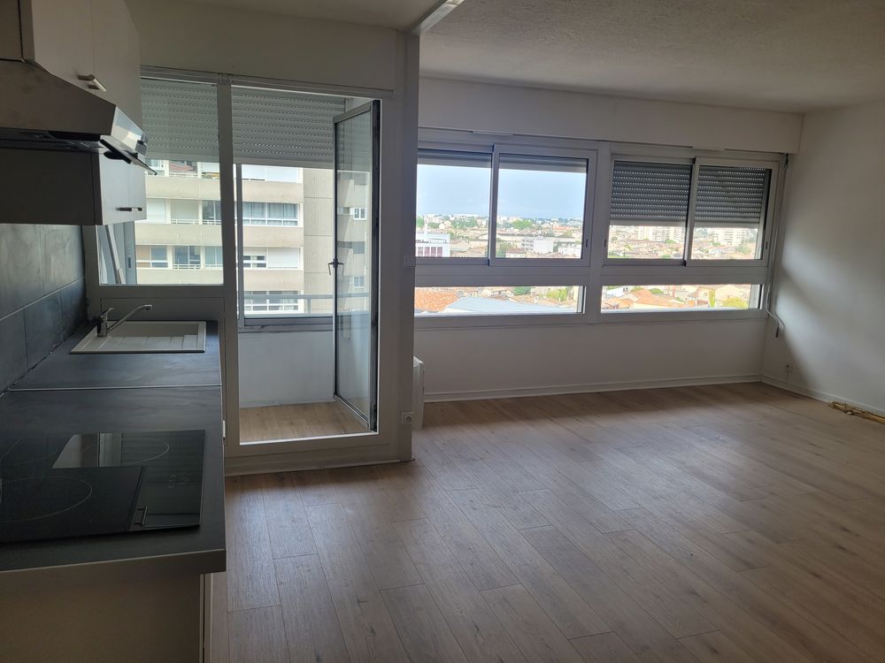Bel Appartement T4 .Plein centre Bordeaux- Mériadec..