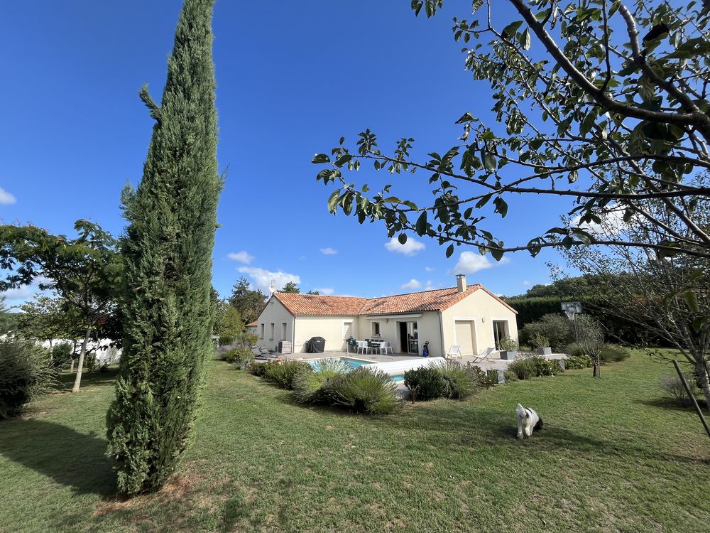 PLAIN PIED RECENT152 m2 Terrain 2800m2 dans CHAUVIGNY