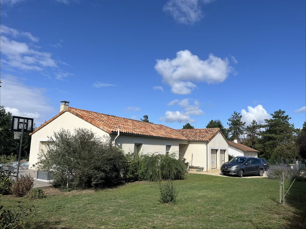 PLAIN PIED RECENT152 m2 Terrain 2800m2 dans CHAUVIGNY