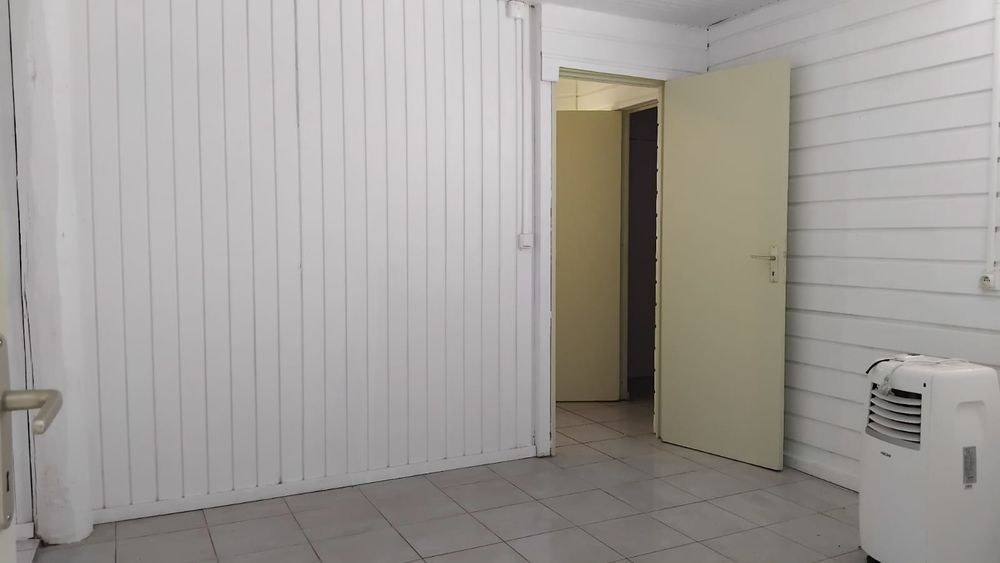 APPARTEMENT 2 CHAMBRES A CAPESTERRE BELLE EAU C.C