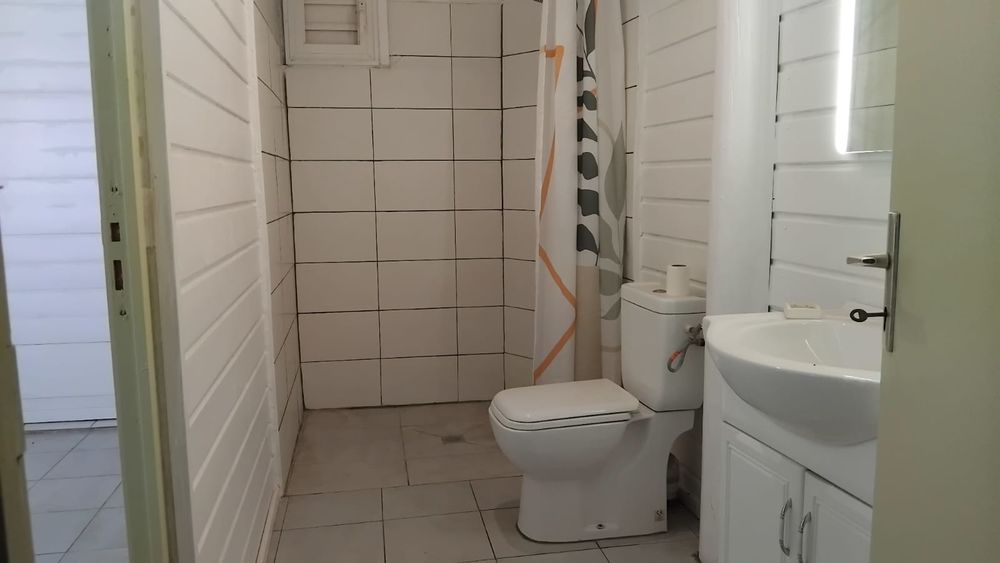 APPARTEMENT 2 CHAMBRES A CAPESTERRE BELLE EAU C.C