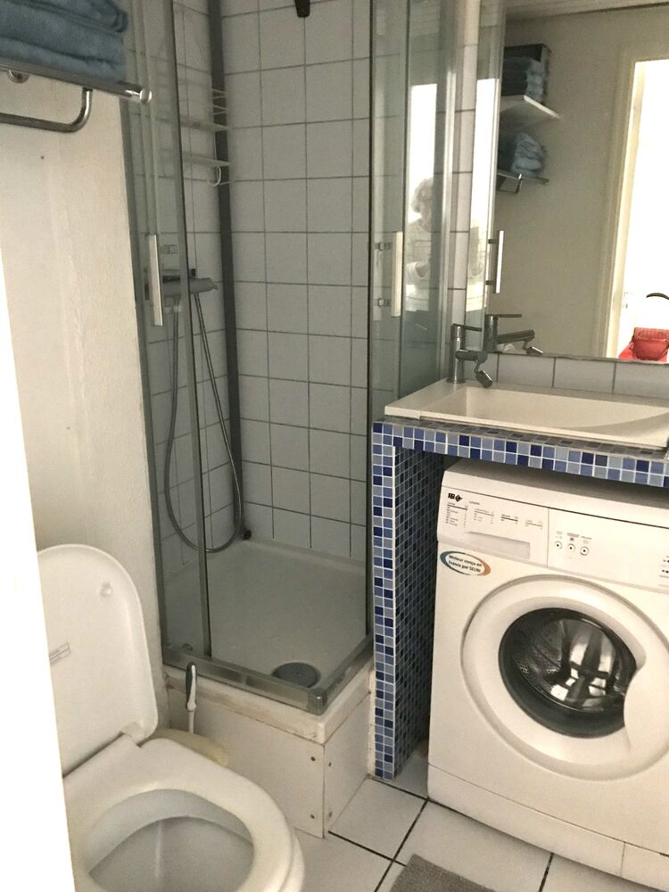 STUDIO MEUBLÉ 21 M2 + COUR PRIVATIVE à150m de la CATHÉDRALE
