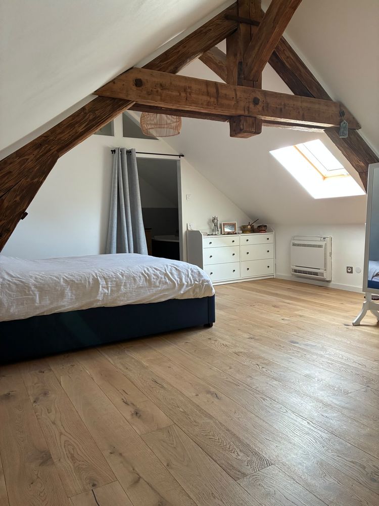 Maison de ville, avec garage et jardin, entièrement rénovée.