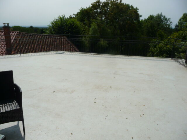 APPARTEMENT DE 79 M2 AVEC TERRASSE 80 M2