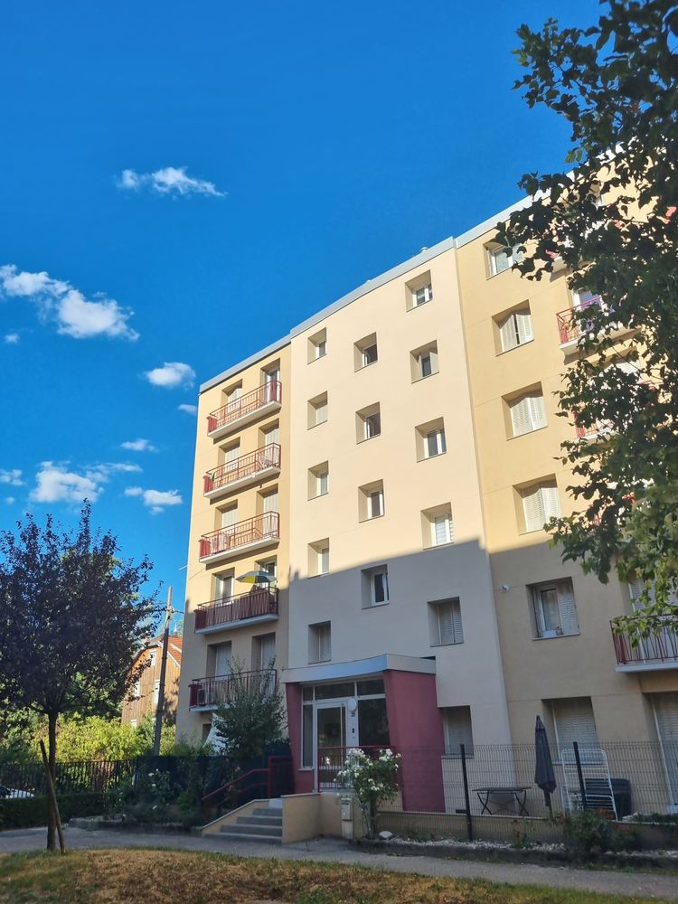 Grenoble ? T3 traversant rénové de 57 m² avec balcon et cave