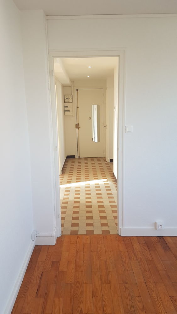 Grenoble ? T3 traversant rénové de 57 m² avec balcon et cave