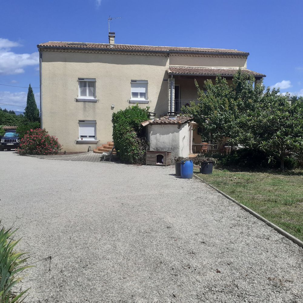 Villa 7 chambres sur jardin clos piscine