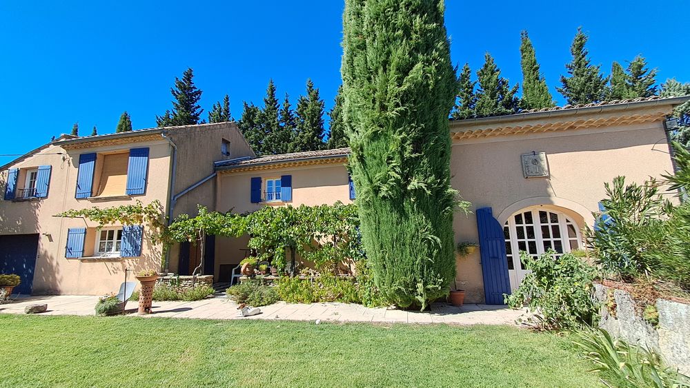 mas provençal rénové sur 1ha2 plus studio
