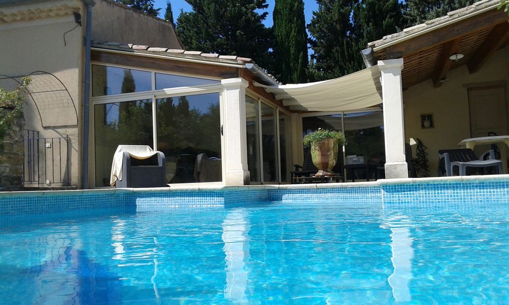 mas provençal rénové sur 1ha2 plus studio