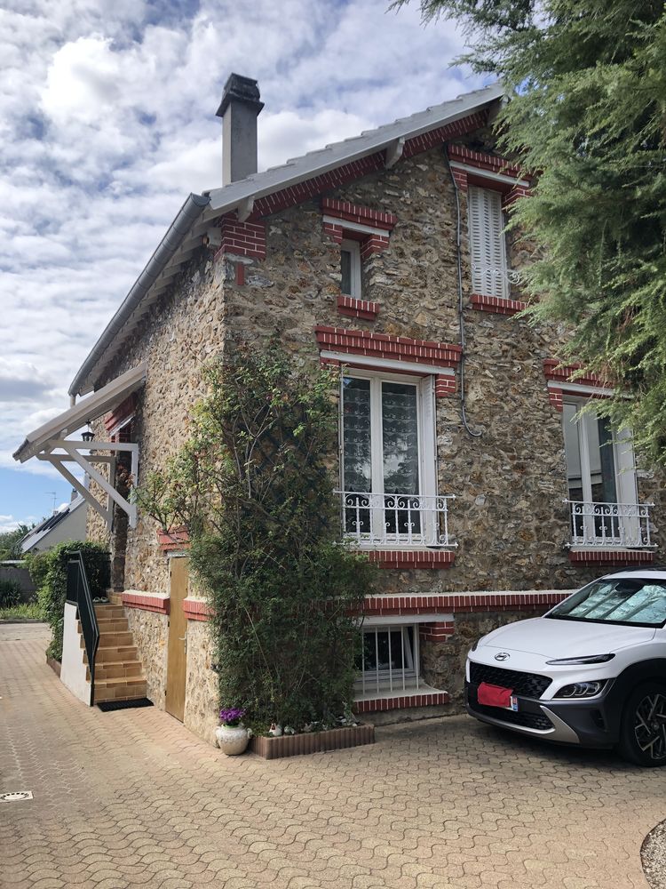 Pavillon F4 en pierre meulière dans le 95120 Ermont