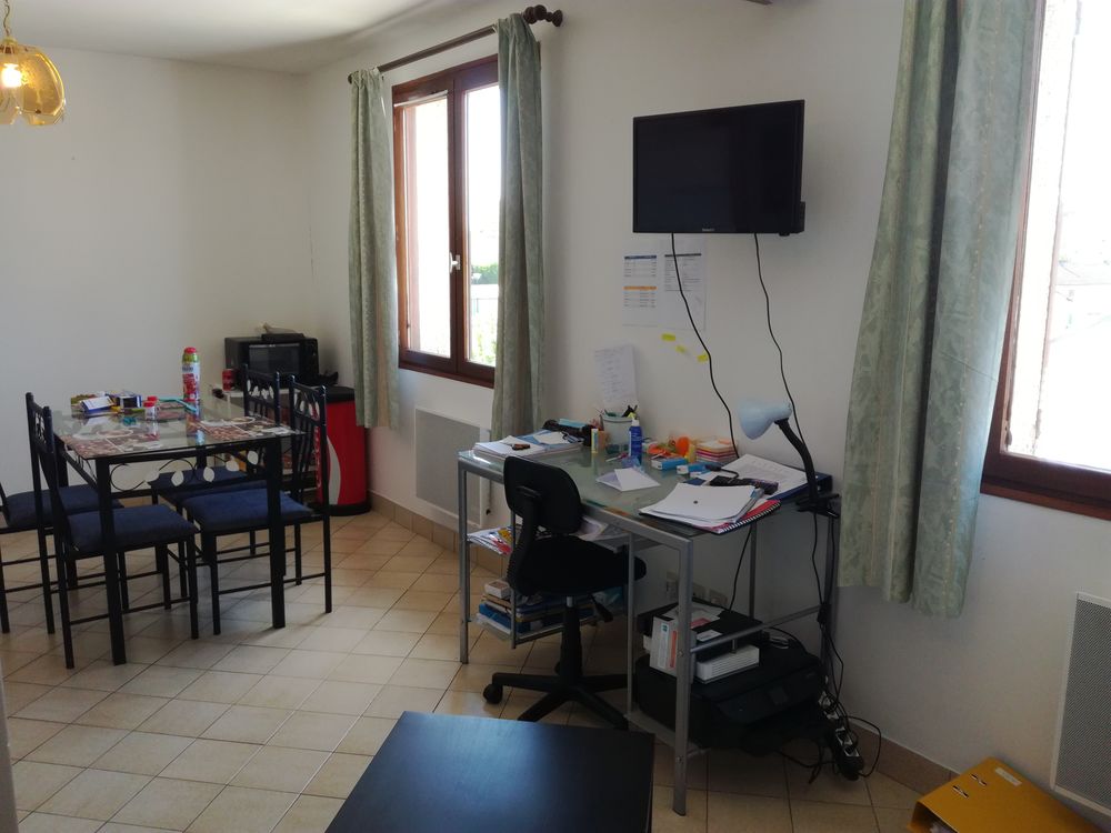 STUDIO de 27 m² . à REIMS . à côté HÔPITAL MAISON BLANCHE