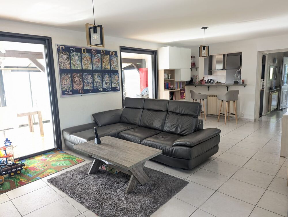 Maison 180 m² , 4 chambres , Piscine , Terrain 1 800 m²
