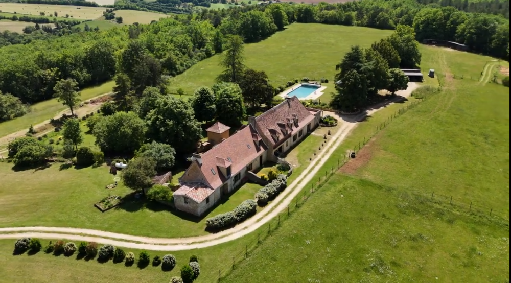 Propriété avec deux gites, 20 hectares, idéal chevaux
