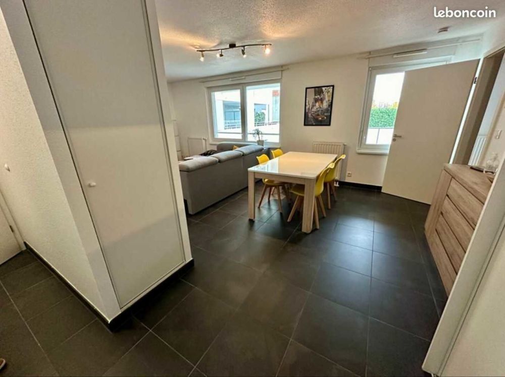 Appartement 2 pièces 51 m2 (2017, balcon, 2 parkings, Tram immédiat)