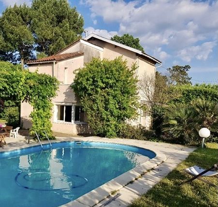 Maison 160m2, Terrain 1 028m2, 4 chambres, piscine
